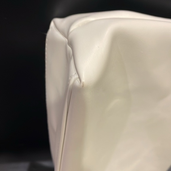 Brand New Valmont White Toiletry Zippered Pouch - Picture 9 of 12